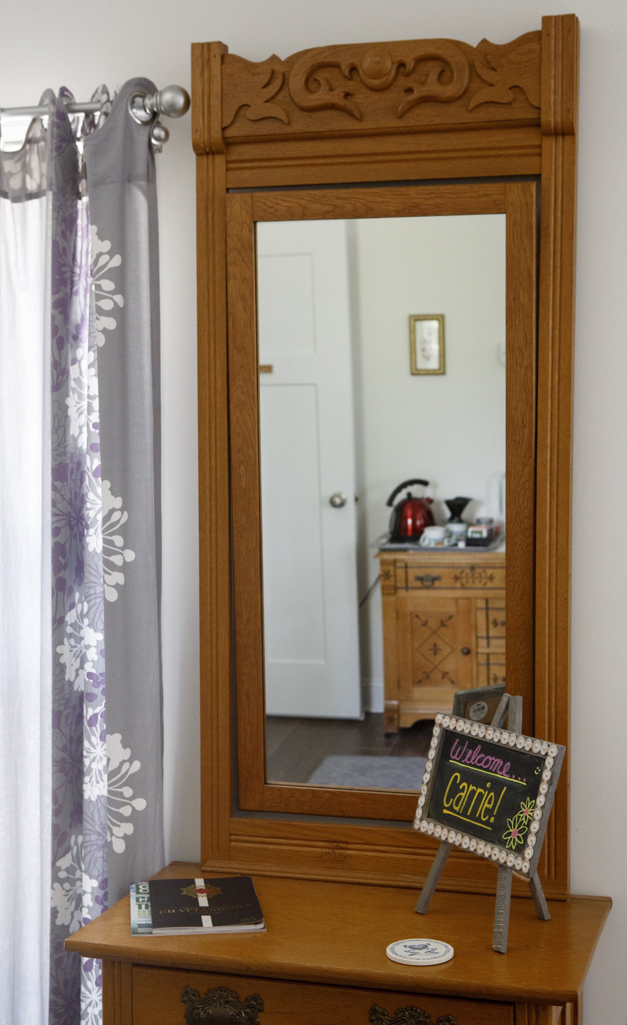 A personalized chalkboard sign welcomes a guest to the Hummingbird Room.