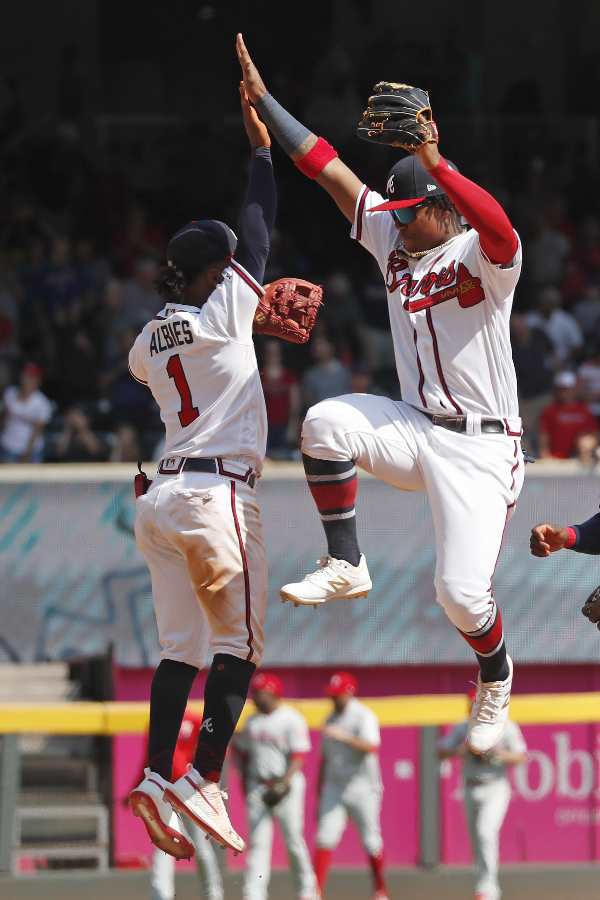 Acuña hits 40th HR, Braves clinch tie for first in NL East