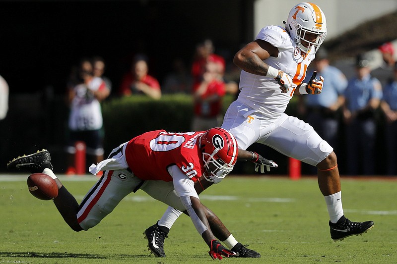 Staff photo by C.B. Schmelter / Georgia linebacker Tae Crowder (30) breaks up a pass intended for Tennessee tight end Dominick Wood-Anderson (4) during last season's 38-12 win by the Bulldogs in Athens. Crowder is a fifth-year senior, so he has witnessed the Bulldogs and Volunteers splitting the past four meetings.