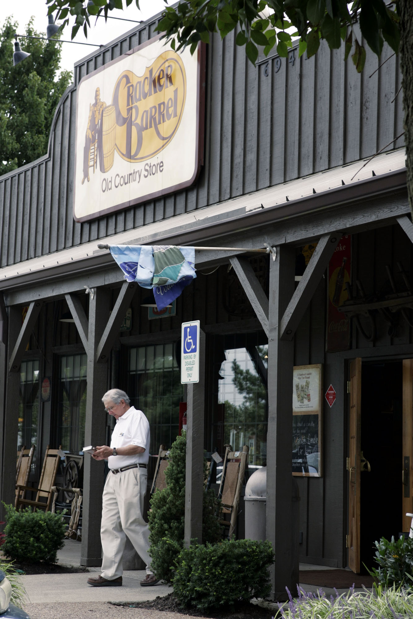 Cracker Barrel buys Maple Street Biscuit for 36 million Chattanooga