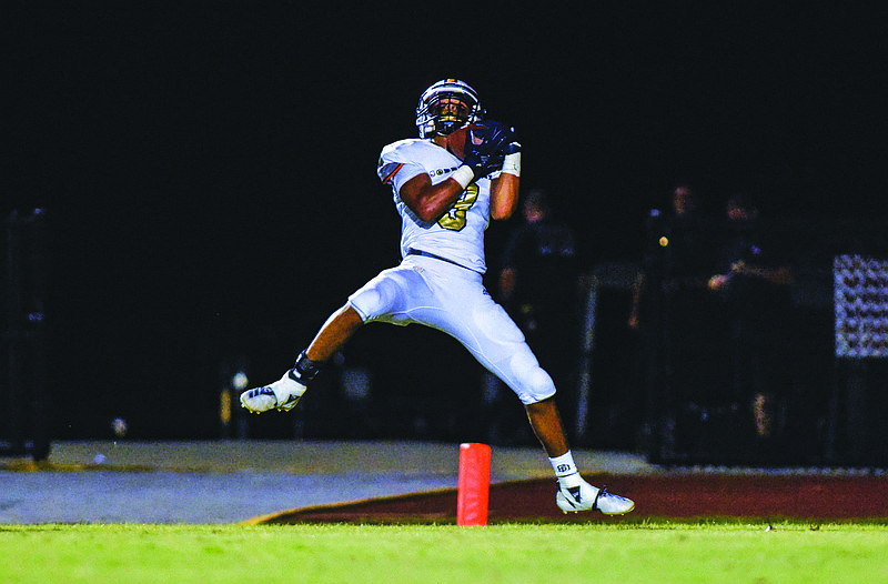 Photo by Cade Deakin / KeSean Eubanks catches a touchdown pass for Soddy-Daisy in the first half of Friday night's game at Signal Mountain.