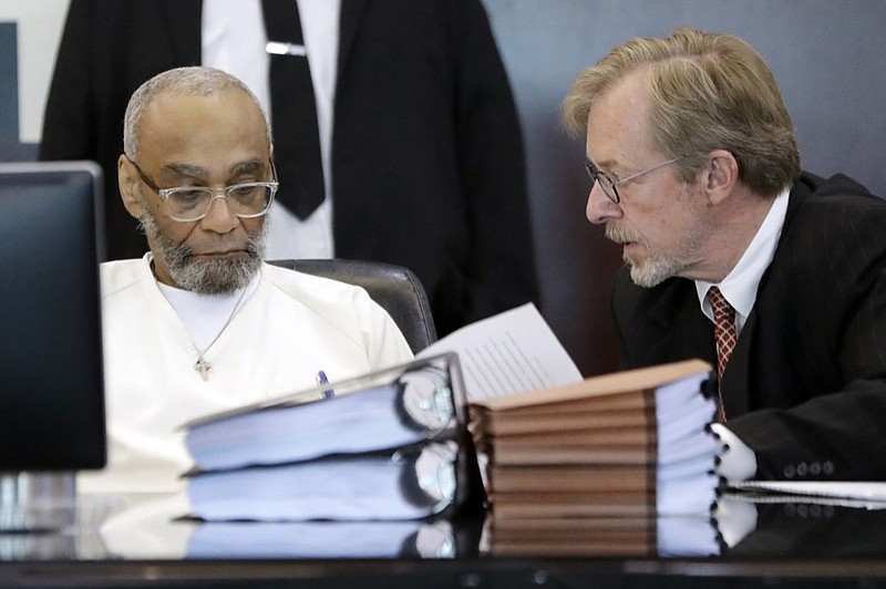 File-This Aug. 28, 2019, file photo shows Abu-Ali Abdur'Rahman, left, signing a court order with the help of his attorney, Brad MacLean, right, during a hearing in Nashville, Tenn. (AP Photo/Mark Humphrey, File)


