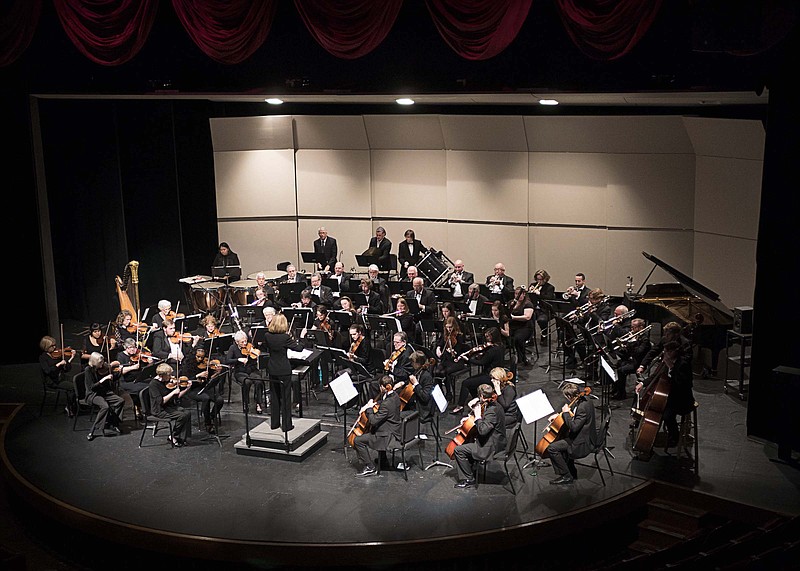 Lois Ann Shannon Photography / Sandy Morris conducts the UTC Symphony Orchestra.