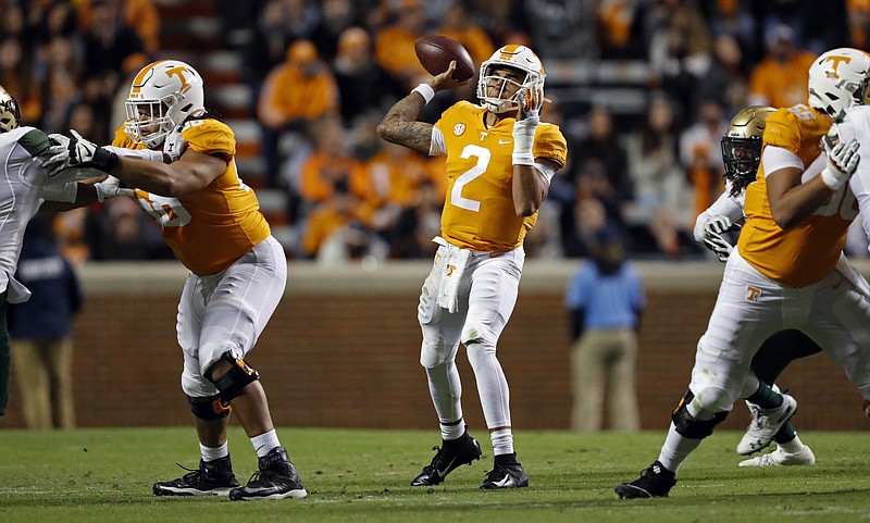 Tennessee quarterback Jarrett Guarantano (2) throws to a receiver in the first half of an NCAA college football game against UAB, Saturday, Nov. 2, 2019, in Knoxville, Tenn. (AP Photo/Wade Payne)