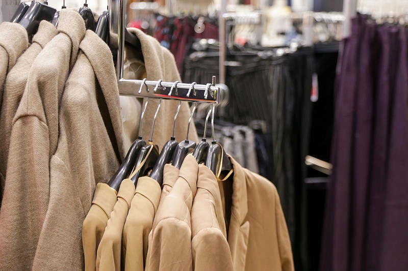 Sport coats in clothes shop. / Getty Images/iStockphoto/triocean