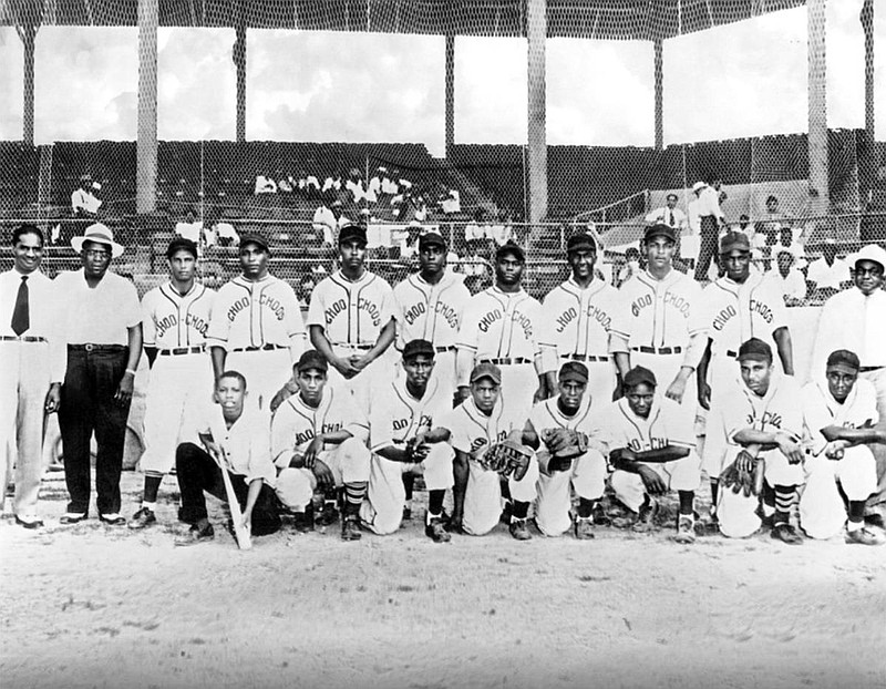 The Chattanooga Choo Choos are shown in 1946. Willie Mays is kneeling fourth from the left, and team owner Beck Shepherd is standing second from the left. / Source: Negro Southern League Museum Research Center