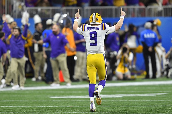 Joe Burrow on why he can't go out to dinner anymore; Q&A with LSU QB at  Peach Bowl, LSU