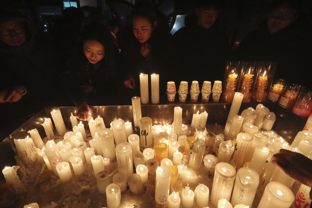 Buddhists light candles during New Year celebrations at Jogyesa Buddhist temple in Seoul, South Korea, Wednesday, Jan. 1, 2020. (AP Photo/Ahn Young-joon)