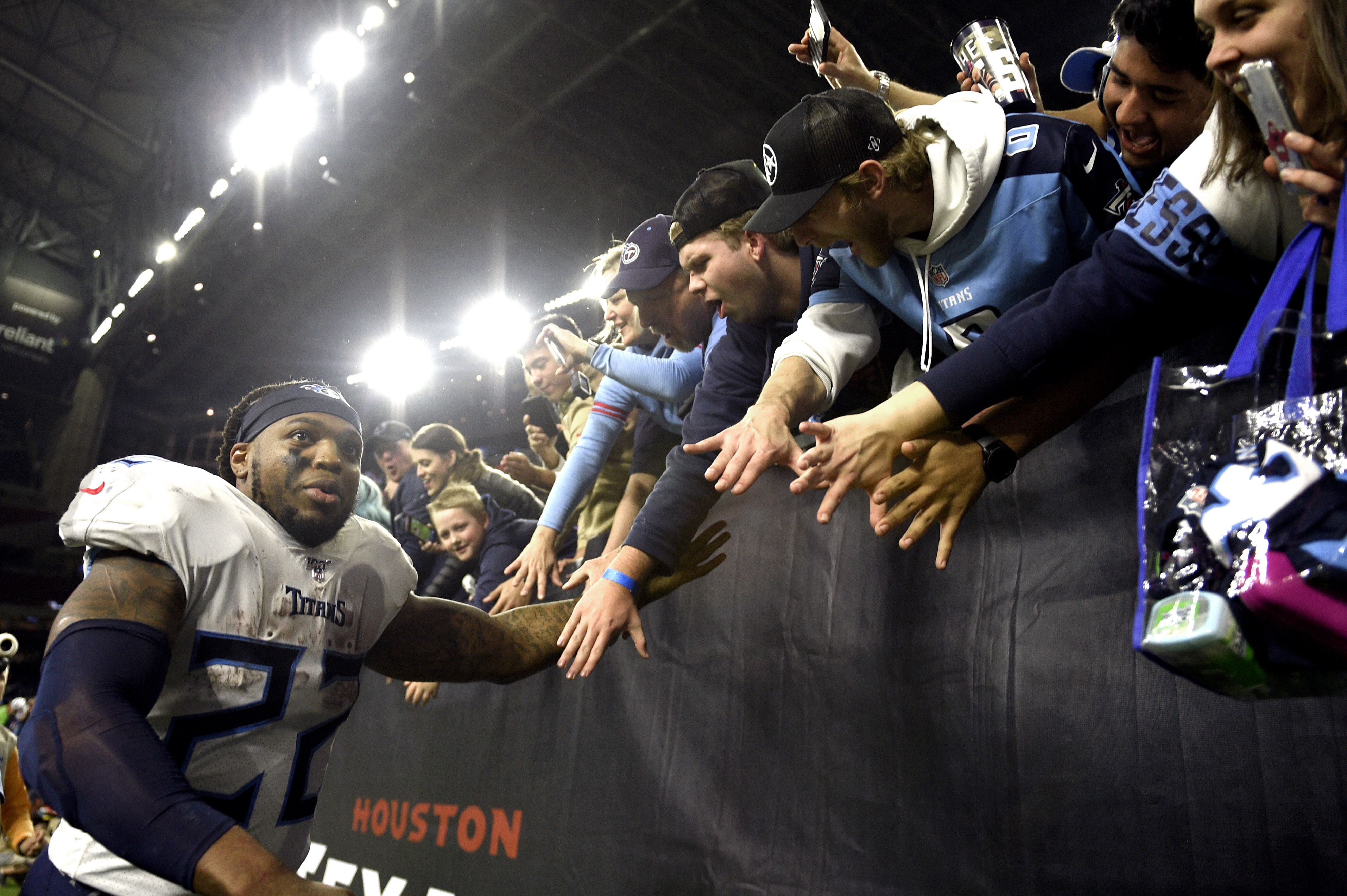 Titans clinch playoff spot with 35-14 win over Texans