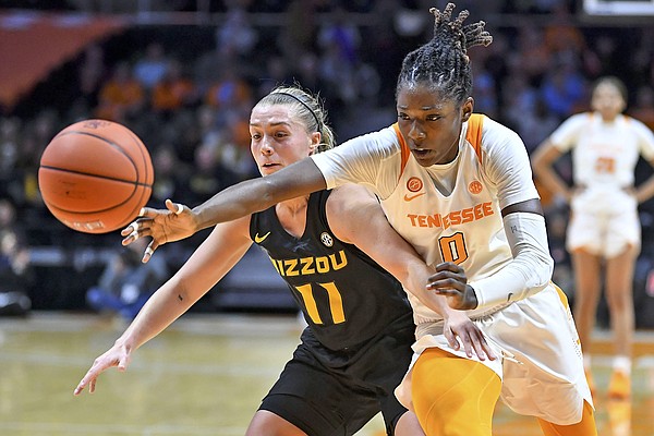 Rennia Davis and defense lead the way for Lady Vols as they visit Ole ...