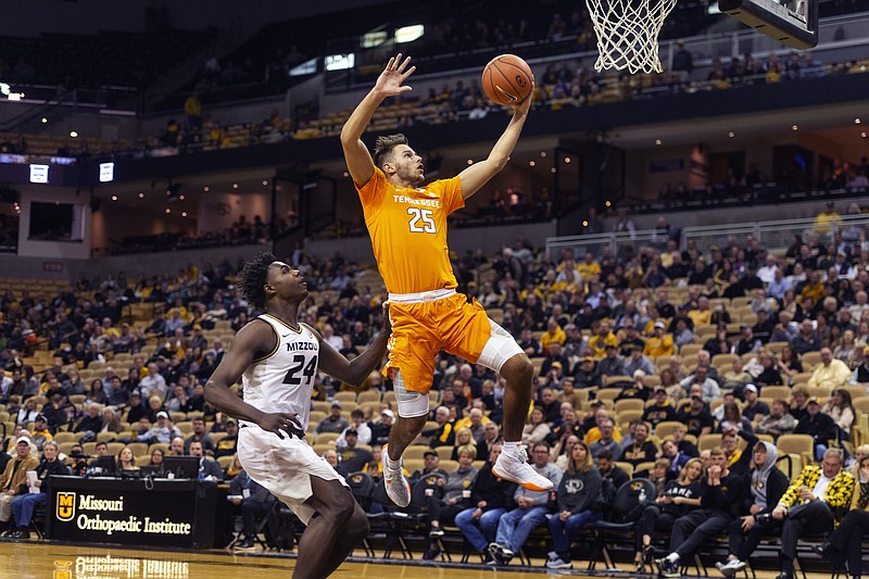 Tennessee's Santiago Vescovi scores past Missouri's Kobe Brown during the second half of the visiting Vols' 69-59 SEC win Tuesday night in Columbia, Mo. / AP Photo/L.G. Patterson