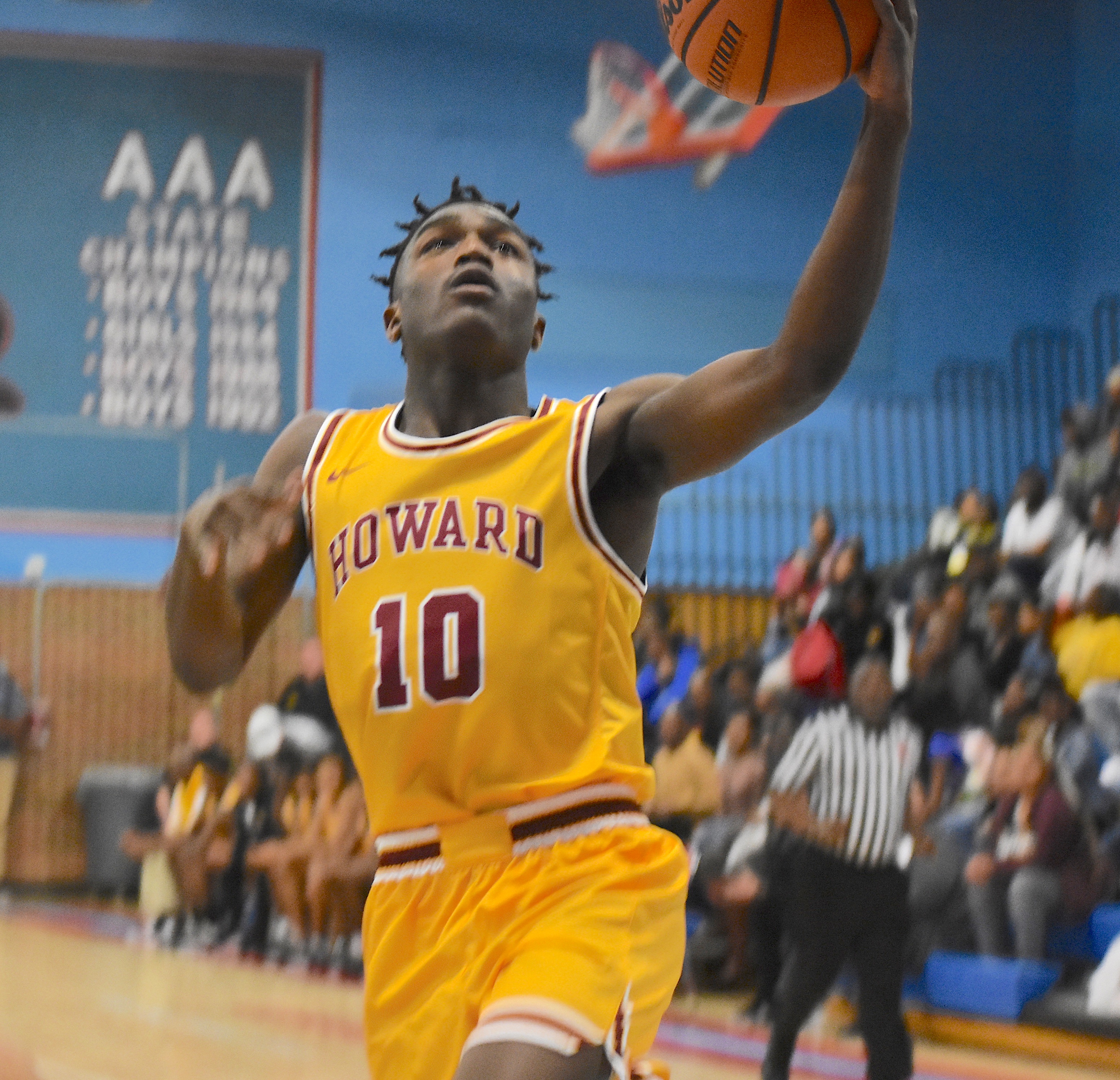 Howard junior Meechie Bowens scored five points in the first eight seconds and finished with five 3-pointers to lead Saturday's district win over Brainerd. / Staff photo by Patrick MacCoon