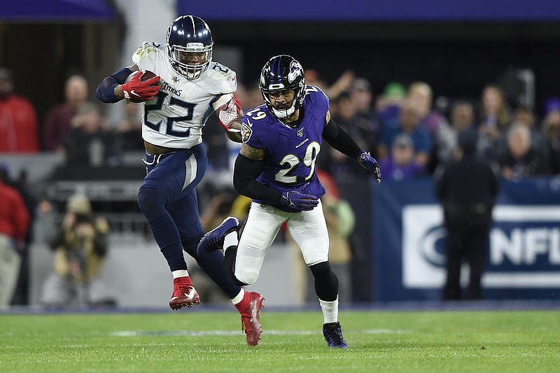 Tennessee Titans running back Derrick Henry (22) takes a handoff from  quarterback Ryan Tannehill (17) during