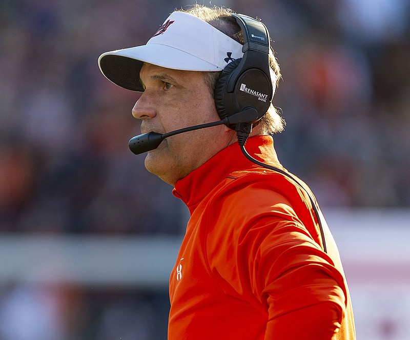 Auburn defensive coordinator Kevin Steele looks on during the first half of the Tigers' home win against Alabama on Nov. 30. / AP photo by Vasha Hunt