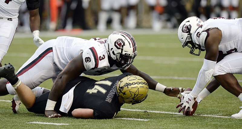 South Carolina defensive lineman Aaron Sterling, right, recovers a fumble by Vanderbilt quarterback Kyle Shurmur (14) after being hit by Javon Kinlaw (3) during the second half of their teams' game on Sept. 22, 2018, in Nashville. / AP photo by Mark Zaleski