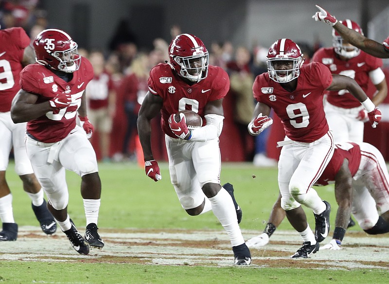 Alabama photo by Robert Sutton / Alabama linebacker Christian Harris (8) is flanked by linebacker Shane Lee (35) and defensive back Jordan Battle (9) during a fumble return in October's 48-7 rout of Arkansas. Harris, Lee and Battle were true freshmen last season.