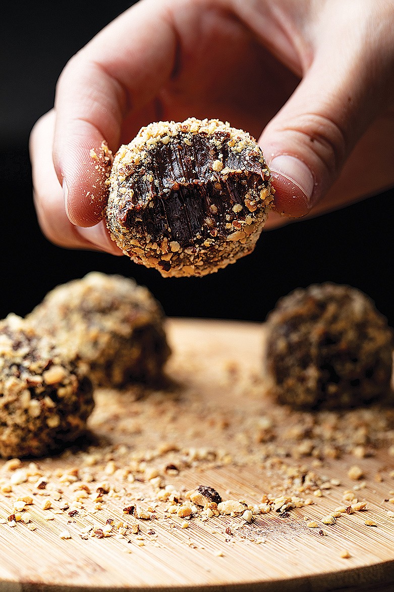 Chocolate truffles are easy to make. / Getty Images/iStockphoto/pvcrossi