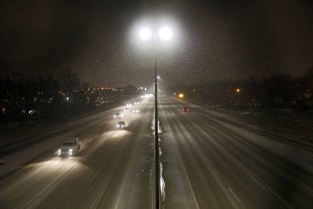 Commuters travel in snow and a wintry mix on I-244 Wednesday, Feb. 5, 2020 in Tulsa, Okla. A powerful winter storm dropped snow throughout parts of Texas and Oklahoma early Wednesday. (Mike Simons/Tulsa World via AP)