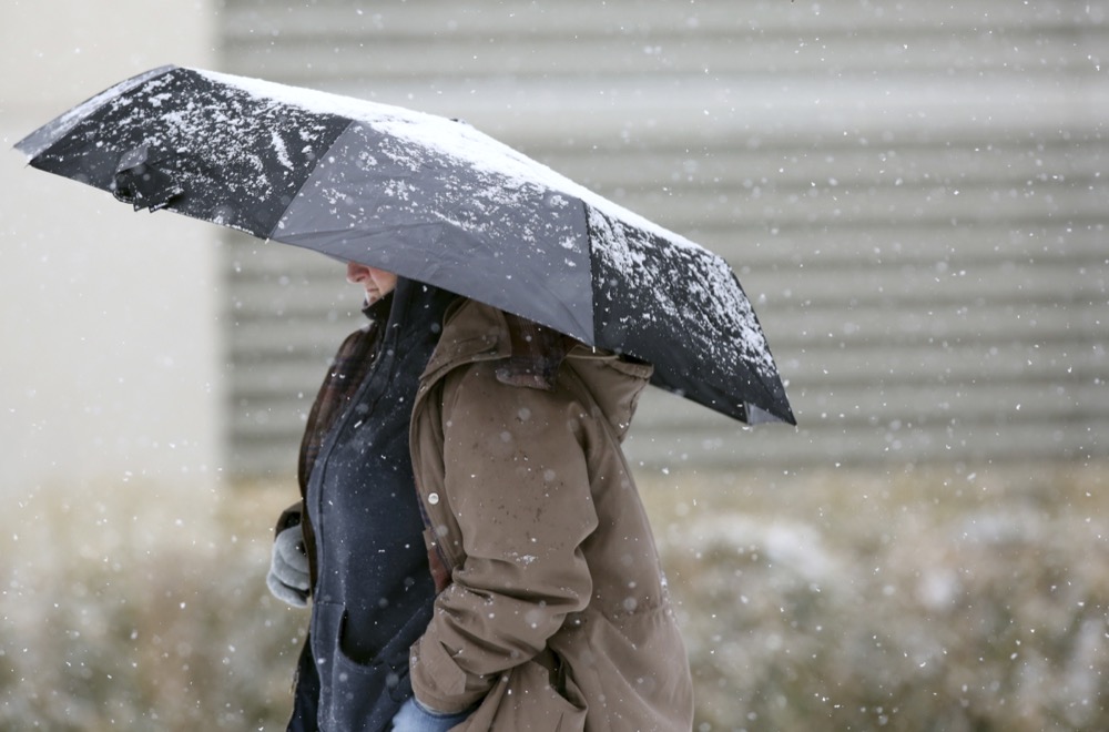 A winter storm brought snow to the Tulsa, Okla. area on Wednesday, Feb. 5, 2020. Snowfall totaling up to 5 inches is expected to fall throughout the Tulsa region. (John Clanton/Tulsa World/Tulsa World via AP)