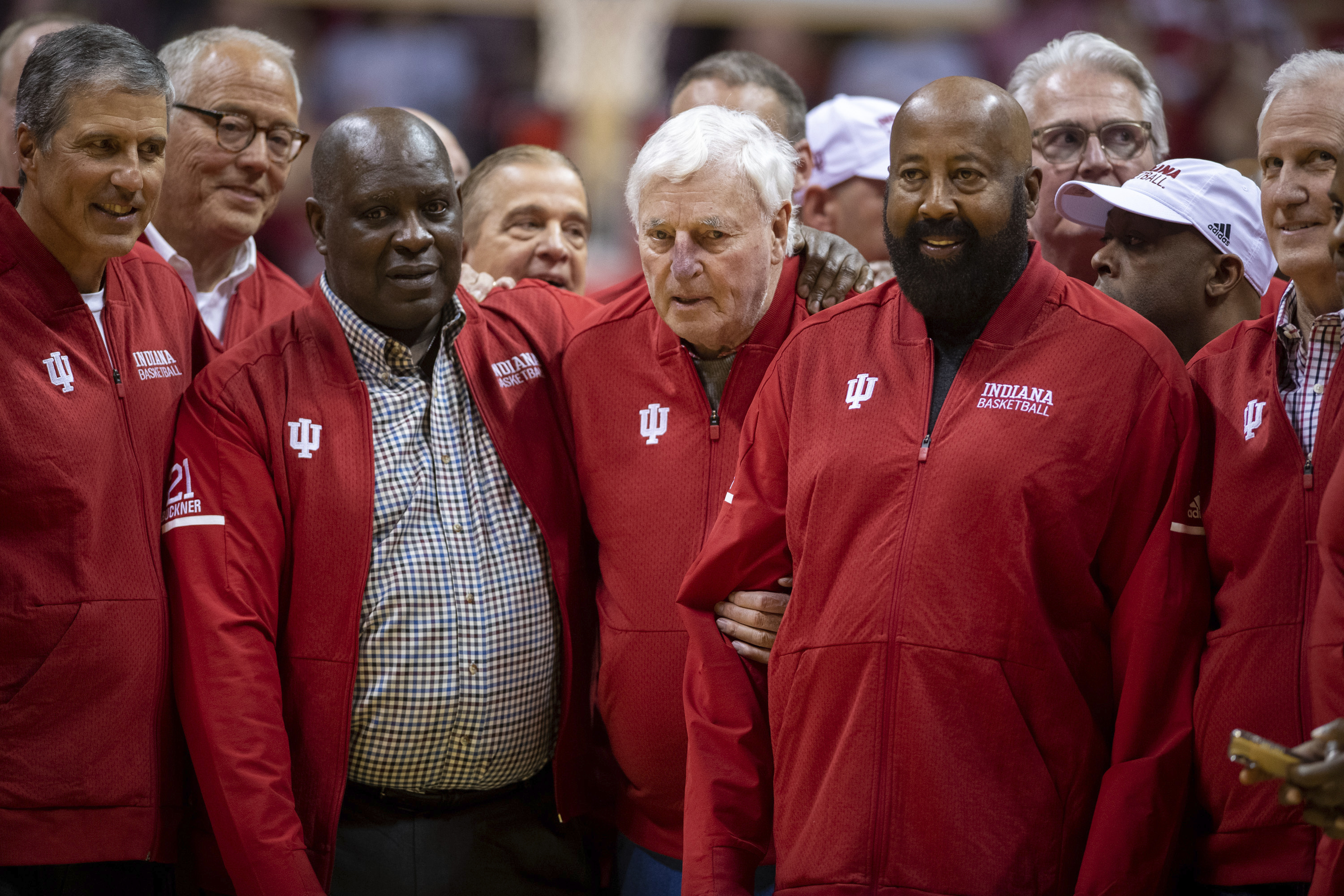 Bob Knight welcomed back by Hoosiers fans in first appearance at an Indiana  basketball game in two decades | Chattanooga Times Free Press