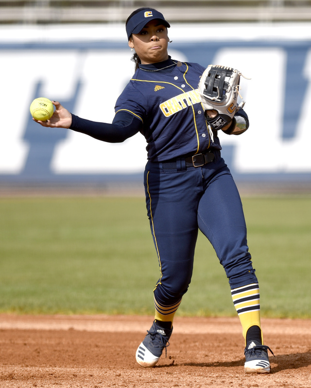 Staff Photo by Robin Rudd / UTC second baseman Kacie Lynch (5) throws out a Peay runner. The University of Tennessee at Chattanooga Mocs defeated the Austin Peay Governors in NCAA softball 9 to 1 in the first game at Jim Frost Stadium on February 9, 2020.