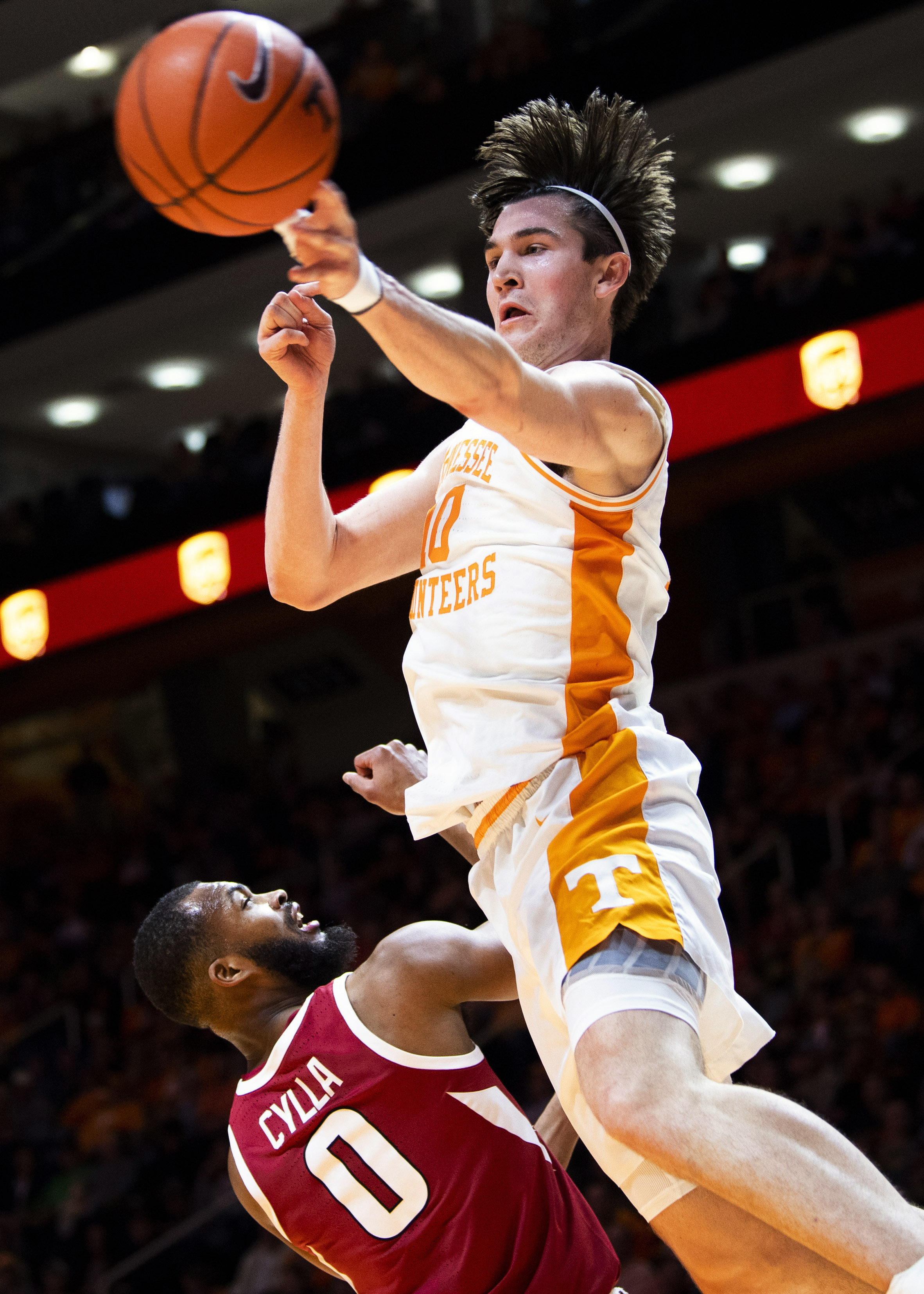 Tennessee forward John Fulkerson (10) passes the ball to a teammate during an NCAA college basketball game against Arkansas, Tuesday, Feb. 11, 2020 in Knoxville, Tenn. (Brianna Paciorka/Knoxville News Sentinel via AP)