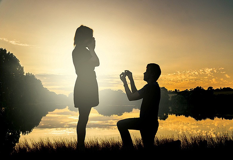 Wedding proposal. / Getty Images/iStockphoto/vchal