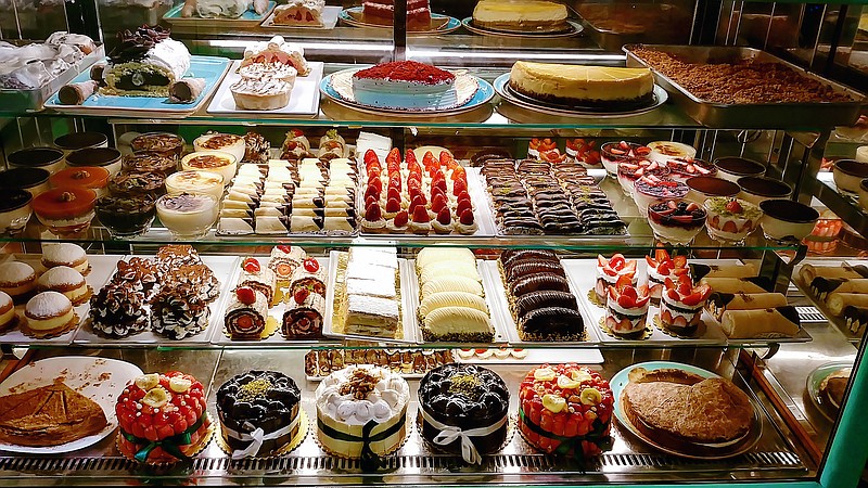 Dessert display / Getty Images