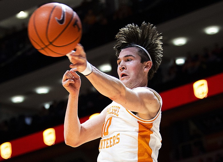 Tennessee forward John Fulkerson (10) passes the ball to a teammate during an NCAA college basketball game against Arkansas, Tuesday, Feb. 11, 2020, in Knoxville, Tenn. (Brianna Paciorka/Knoxville News Sentinel via AP)