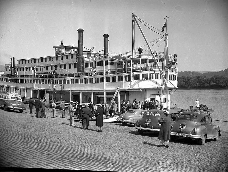 The Gordon C. Greene steamboat docked in 1947. Photo from the Chattanooga Free Press archives and provided by ChattanoogaHistory.com. 