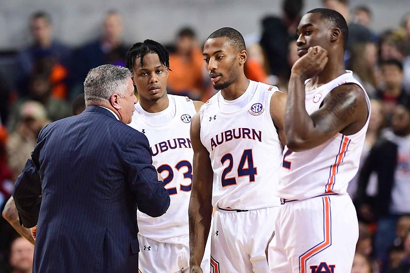 Auburn photo by Shanna Lockwood / Auburn basketball coach Bruce Pearl talks to Isaac Okoro (23), Anfernee McLemore (24) and Jaylin Williams during a recent game. Pearl's Tigers are seeded second in this week's SEC tournament.