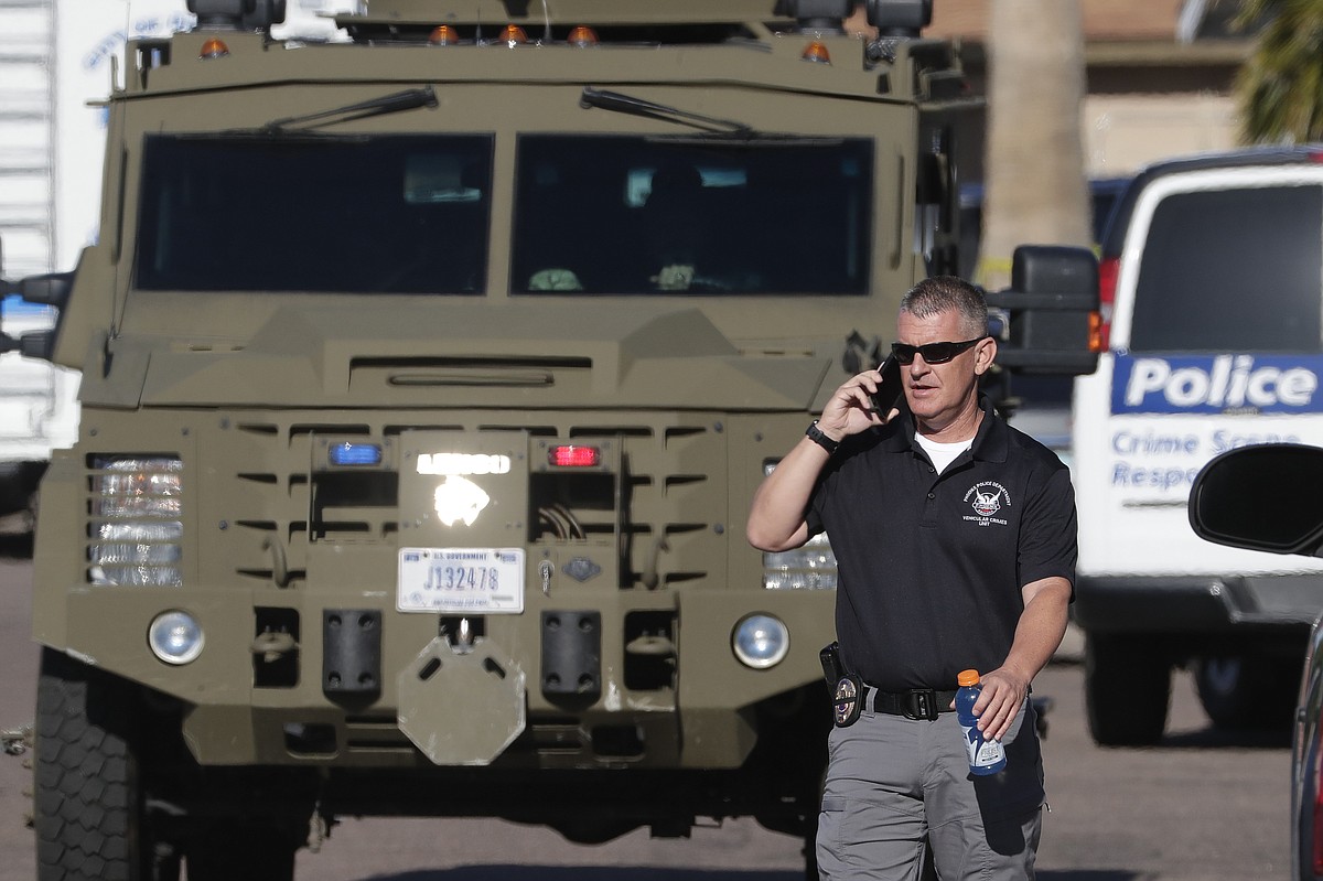 Phoenix officer killed, 2 others wounded; gunman killed | Chattanooga ...