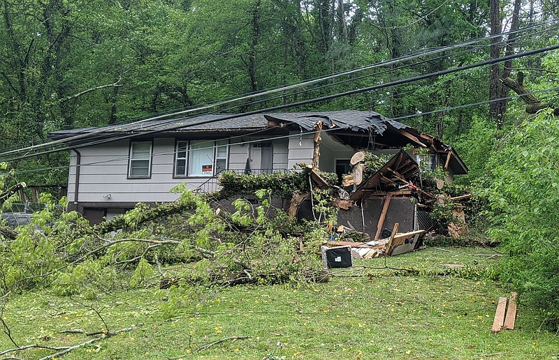 29-year-old Chattanooga man killed by falling tree as he slept while ...