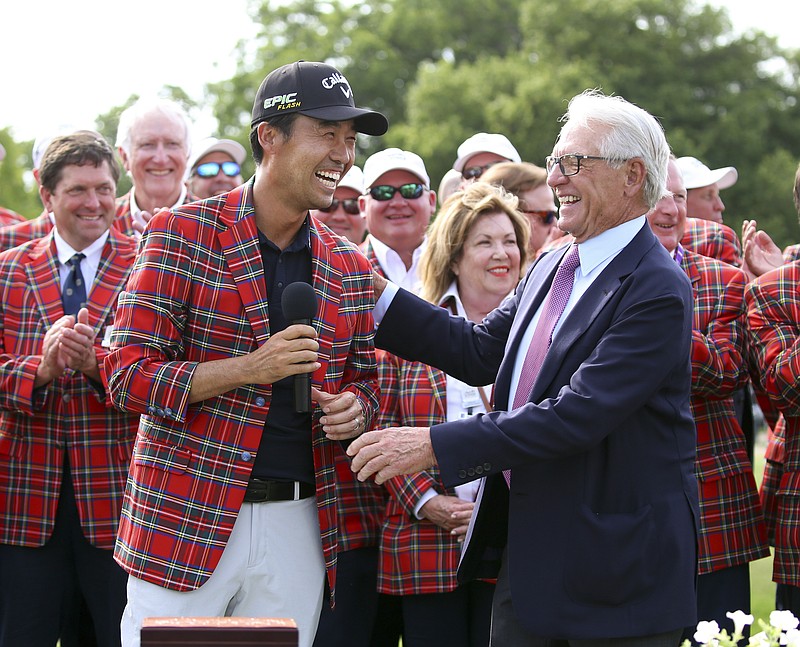 AP photo by Richard W. Rodriguez / PGA Tour golfer Kevin Na, front left, is congratulated by Charles Schwab after winning The Charles Schwab Challenge at Colonial Country Club on May 26, 2019, in Fort Worth, Texas.