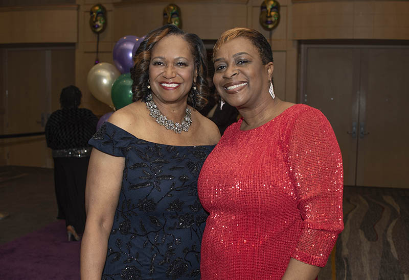 Liz Appling and Veronica Peebles / Photo by Michael Hampton