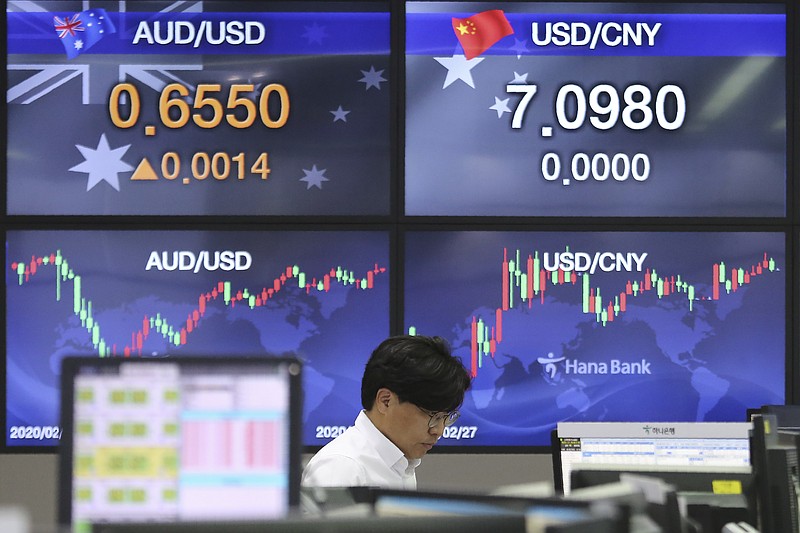 A currency trader watches monitors at the foreign exchange dealing room of the KEB Hana Bank headquarters in Seoul, South Korea, Wednesday, May 20, 2020. Asian shares were mixed Wednesday as market players waffled between hopes for recovery as economies gradually reopen and worries over the havoc wreaked by the pandemic. (AP Photo/Ahn Young-joon)



