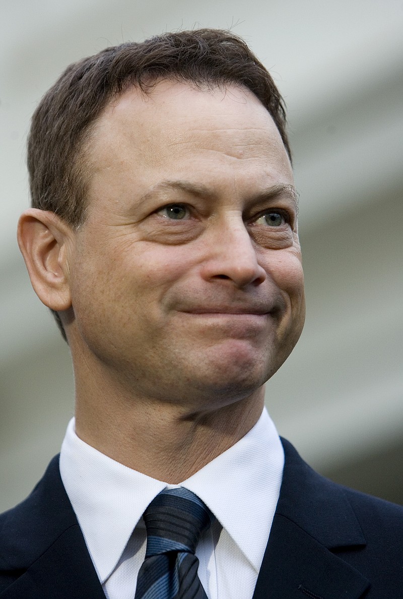  In this Dec. 10, 2008 file photo, actor Gary Sinise, a recipient of the 2008 Presidential Citizens Medal, speaks with members of the media, outside the White House in Washington. (AP Photo/Haraz N. Ghanbari, file)