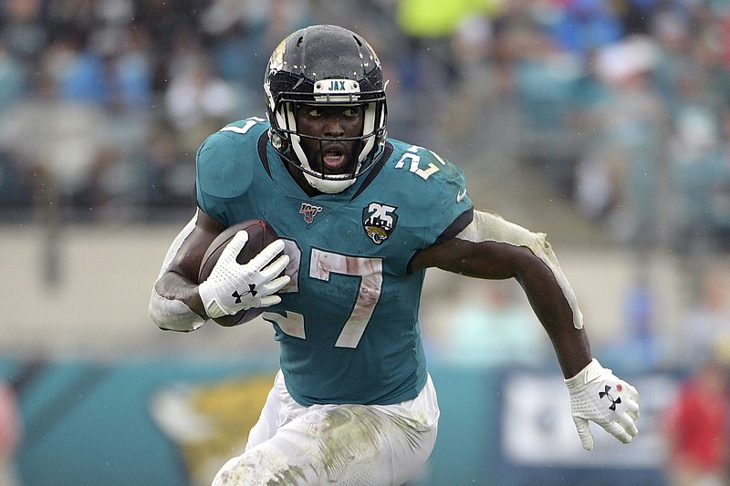 AP photo by Phelan M. Ebenhack / Jacksonville Jaguars running back Leonard Fournette carries the ball against the visiting New York Jets on Oct. 27, 2019.