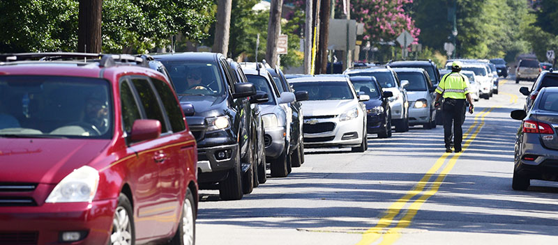 Staff Photo by Robin Rudd / Cars fill the southbound lane on Chestnut Street as they wait to enter the First Horizon Pavilion.