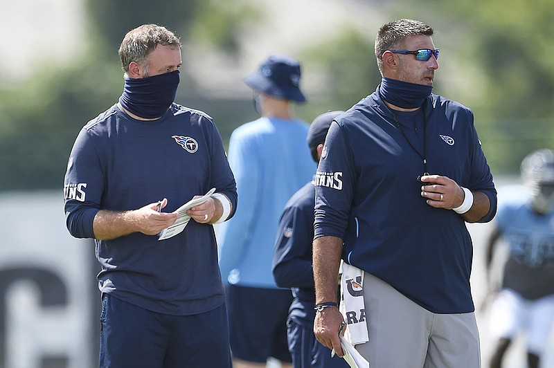 AP photo by George Walker IV / Tennessee Titans outside linebackers coach Shane Bowen, left, and head coach Mike Vrabel watch practice Monday in Nashville.