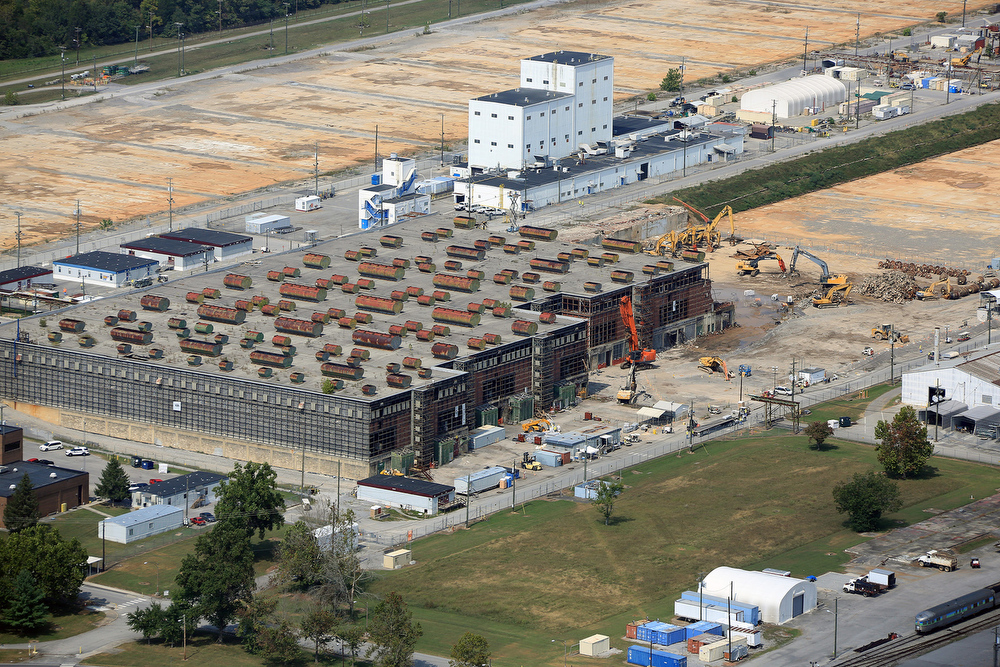 Oak Ridge Office of Environmental Management Photo /
Vision 2020 celebrates the cleanup of the East Tennessee Technology Park, formerly the Oak Ridge Gaseous Diffusion Plant Рcodenamed K-25. K-25 was built in unprecedented secrecy in the 1940s as part of the Manhattan Project to provide enriched uranium for the worldճ first atomic bomb.
Cleanup of the site included more than 500 facilities, at the heart of which were five massive uranium enrichment buildings. Since the site was officially closed in 1987, DOE work has focused on transforming it into a multi-use industrial park, national park, and conservation area.
Achieving Vision 2020 marks the first time in the world an entire enrichment complex has been cleaned and demolished.