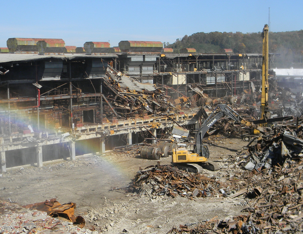 Oak Ridge Office of Environmental Management Photo / Vision 2020 celebrates the cleanup of the East Tennessee Technology Park, formerly the Oak Ridge Gaseous Diffusion Plant codenamed K-25. K-25 was built in unprecedented secrecy in the 1940s as part of the Manhattan Project to provide enriched uranium for the world first atomic bomb.
Cleanup of the site included more than 500 facilities, at the heart of which were five massive uranium enrichment buildings. Since the site was officially closed in 1987, DOE work has focused on transforming it into a multi-use industrial park, national park, and conservation area.
Achieving Vision 2020 marks the first time in the world an entire enrichment complex has been cleaned and demolished.