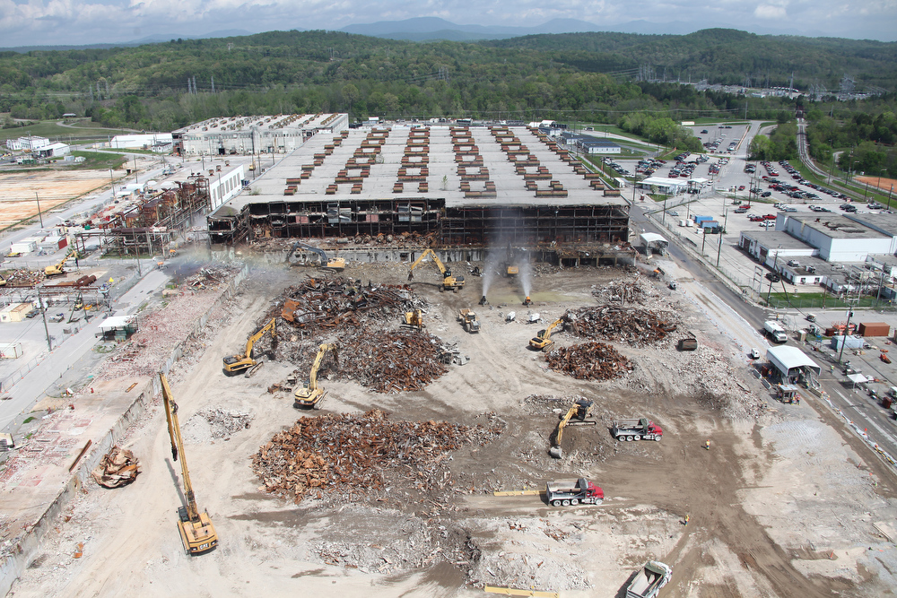 Oak Ridge Office of Environmental Management Photo / Vision 2020 celebrates the cleanup of the East Tennessee Technology Park, formerly the Oak Ridge Gaseous Diffusion Plant codenamed K-25. K-25 was built in unprecedented secrecy in the 1940s as part of the Manhattan Project to provide enriched uranium for the world first atomic bomb.
Cleanup of the site included more than 500 facilities, at the heart of which were five massive uranium enrichment buildings. Since the site was officially closed in 1987, DOE work has focused on transforming it into a multi-use industrial park, national park, and conservation area.
Achieving Vision 2020 marks the first time in the world an entire enrichment complex has been cleaned and demolished.