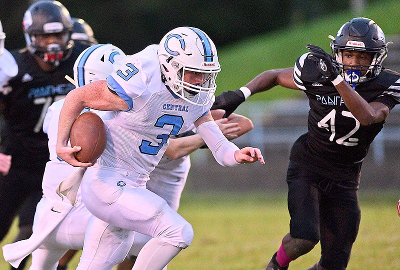Staff photo by Robin Rudd / McMinn Central's Harley McCormick (3) breaks through the Brainerd defense during the regular-season finale for both Region 3-3A teams Thursday night at Brainerd.