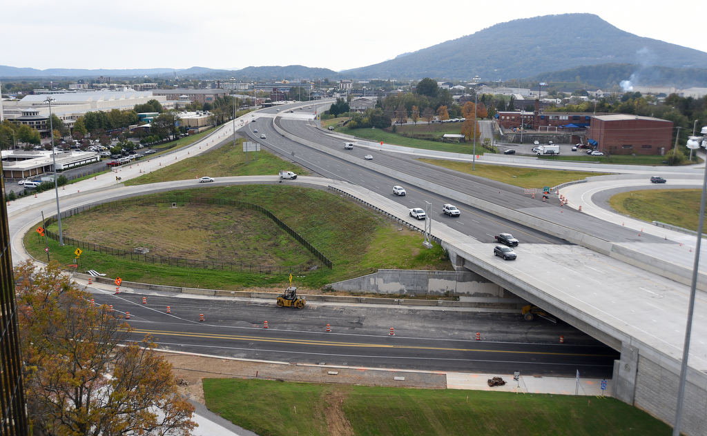 Staff Photo by Matt Hamilton / Vehicles drive along U.S. Highway 27 at the on and offramp for M.L. King Boulevard on Thursday, Nov. 5, 2020. Construction crews on the $143.2 million U.S. Highway 27 improvement project in downtown Chattanooga are working on the last details and are on schedule to complete the project by the end of the year. Dement Construction Co., LLC is the contractor on the project that started in late 2015.