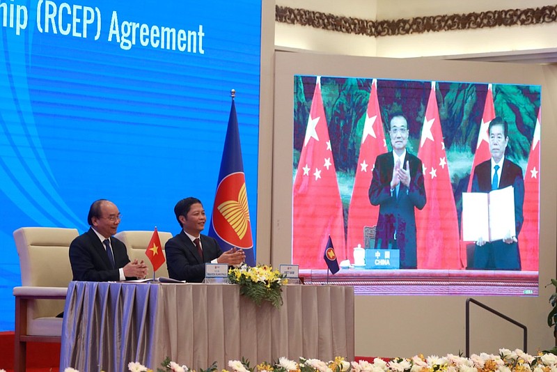 Asean China Other Partners Sign Worlds Biggest Trade Pact