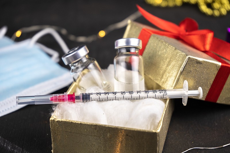 Getty Images / Vaccine, gift, Christmas, holidays