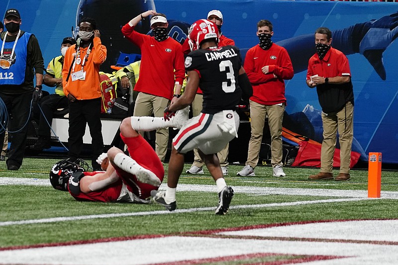 Cincinnati tight end Josh Whyle (81) makes a touchdown catch against Georgia defensive back Tyson Campbell (3) during the first half of the Peach Bowl NCAA college football game, Friday, Jan. 1, 2021, in Atlanta. (AP Photo/Brynn Anderson)