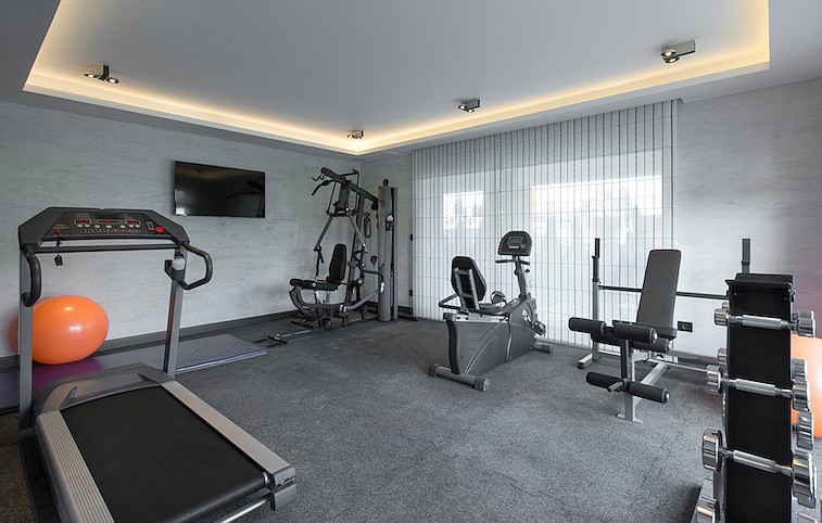 Home gym equipment. / Photo credit: Getty Images/iStock/poplasen