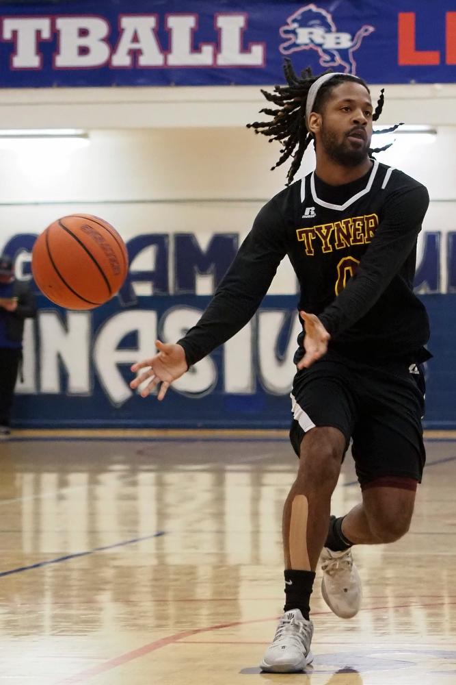 Staff photo by C.B. Schmelter / Tyner's Melique Hambrick (0) throws a no-look pass against Red Bank at Susan Ingram Thurman Gymnasium on the campus of Red Bank High School on Thursday, Jan. 21, 2021 in Chattanooga, Tenn.